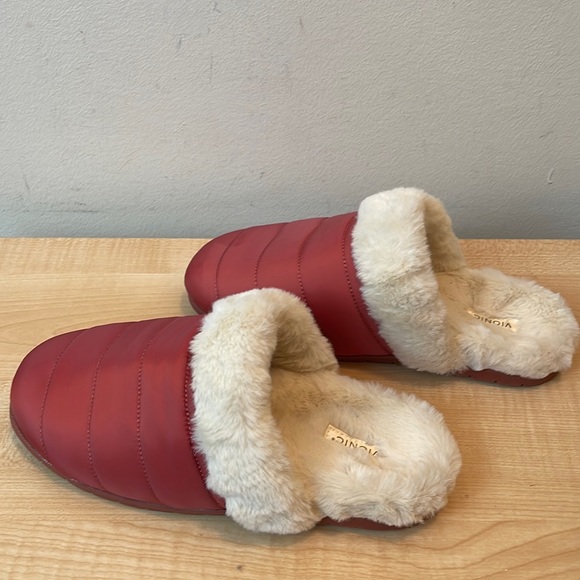 Vionic Josephine Dusty Cedar Puffy Nylon Shearling Lined Slipper - New - Picture 2 of 7